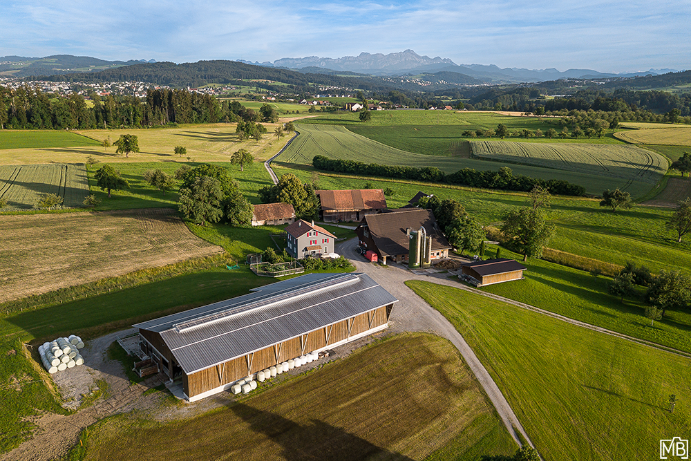 Drohnenaufnahmen Bauernhof Schweiz