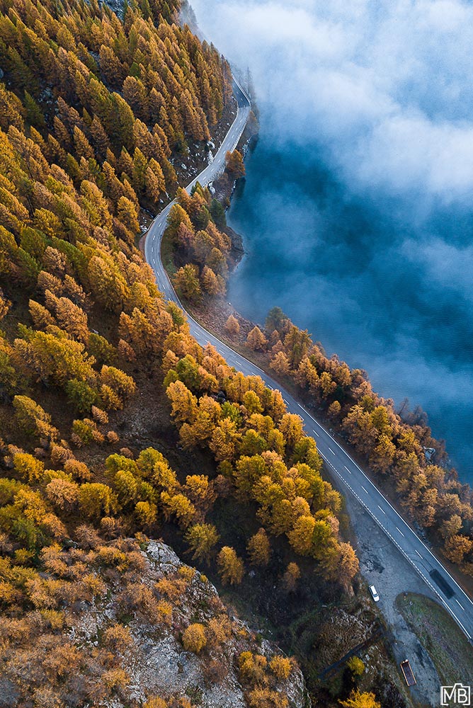 Engadin Drohnenaufnahme Lärchen Herbst Silsersee Oberengadin Engadin Graubünden Schweiz