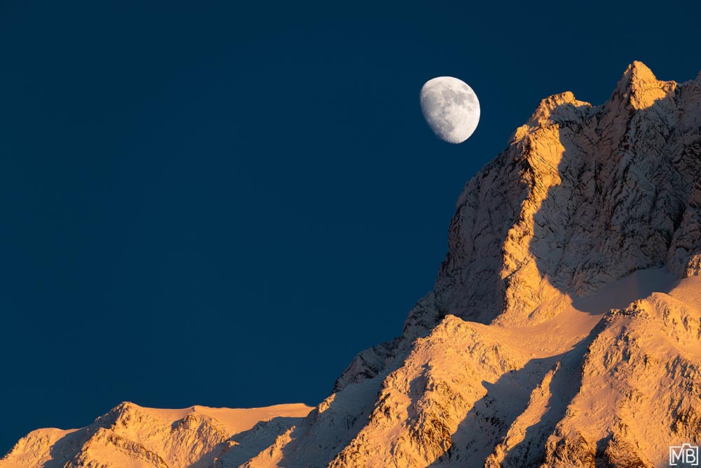 Licht und Dunkelheit Säntis Mondaufgang Sonnenuntergang Alpstein Ostschweiz Appenzell St. Gallen Schweiz