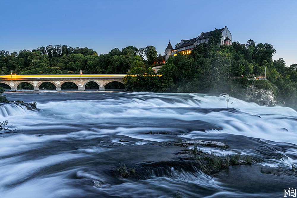Licht und Dunkelheit Rheinfall Wasserfall Schaffhausen Neuhausen Abendstimmung Schweiz